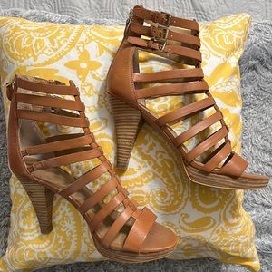 Cognac Via Spiga heeled sandals with Small bruise on the toe